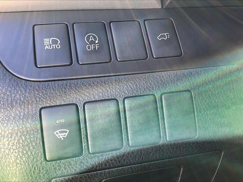 Used 2018 Toyota Highlander Plus FWD image 31