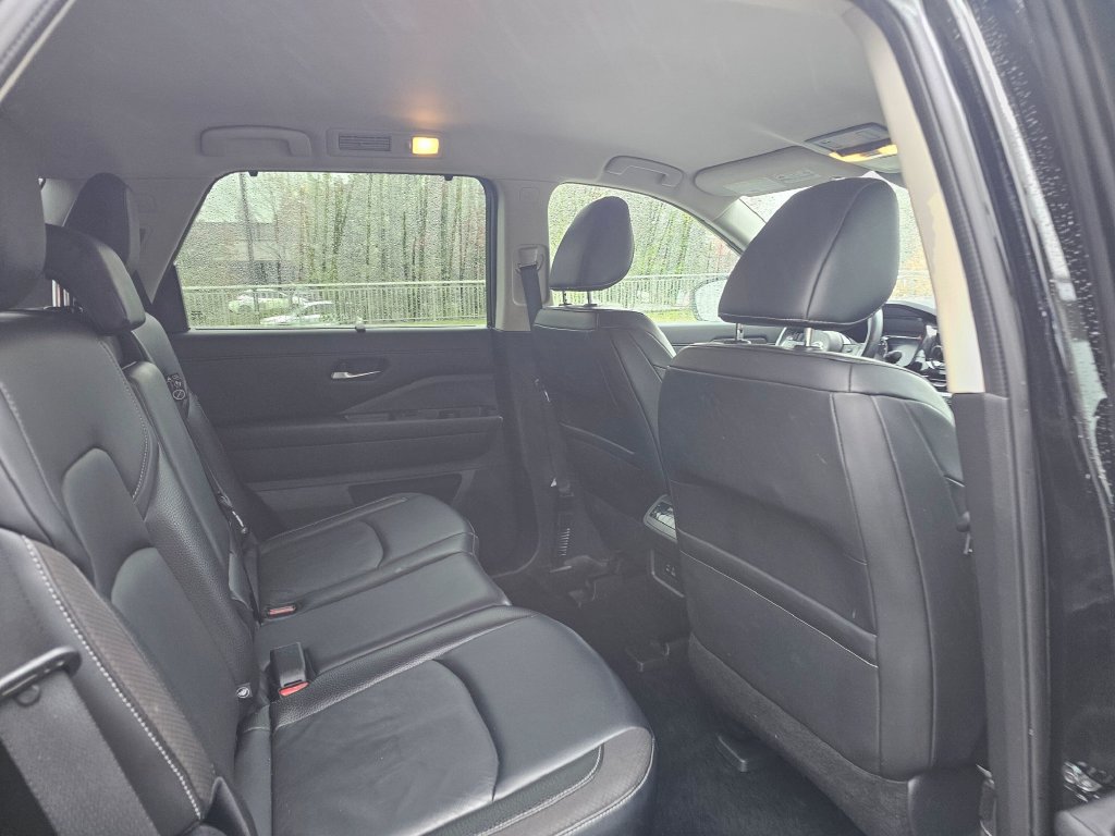 Used 2022 Nissan Pathfinder SL AWD/4WD image 14