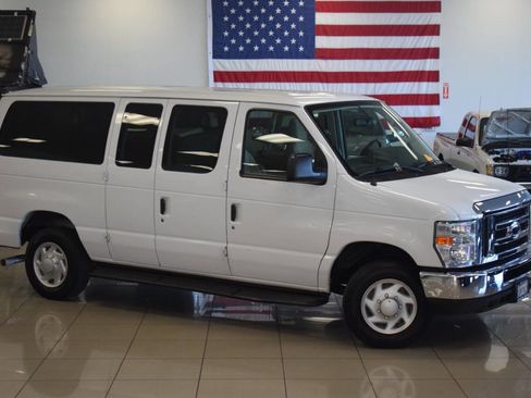 Used 2014 Ford E-350 and Econoline 350 XLT image 2