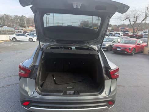 Used 2025 Chevrolet Trax LT w/ LT Convenience Package image 30