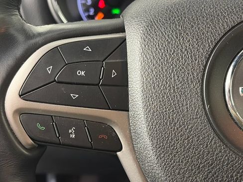 Used 2018 Jeep Grand Cherokee Altitude AWD/4WD image 17