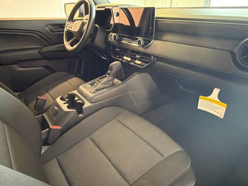 Used 2024 Chevrolet Colorado W/T image 23