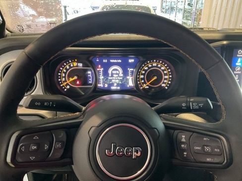 Used 2024 Jeep Gladiator Sport image 6