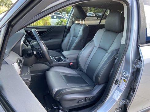 Used 2025 Subaru Outback Onyx Edition AWD/4WD image 18