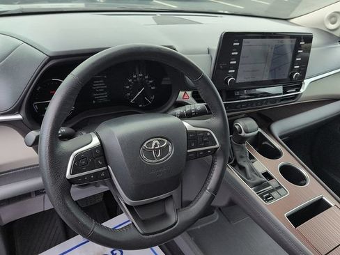 Certified 2024 Toyota Sienna XLE w/ XLE Plus Package FWD image 13