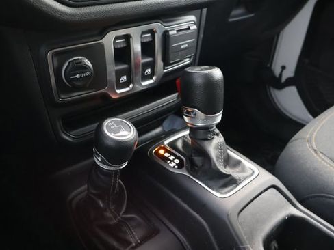 Used 2024 Jeep Wrangler Sport S image 12