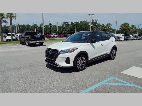 Used 2024 Nissan Kicks SR image 24