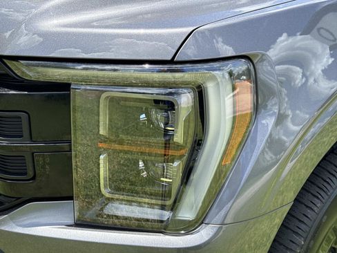 Used 2022 Ford F150 Lariat w/ Equipment Group 502A High AWD/4WD image 9