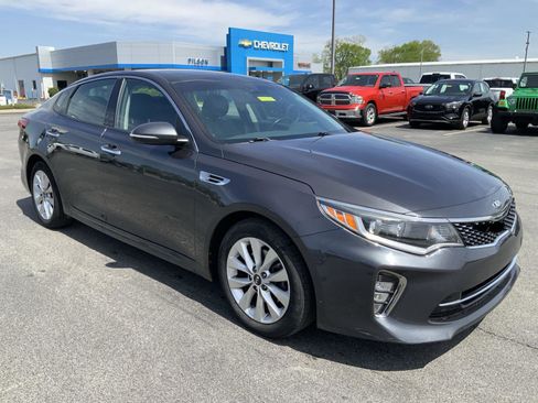 Used 2018 Kia Optima S w/ Panoramic Sunroof Package FWD image 2