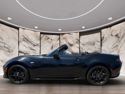 Used 2021 MAZDA MX-5 Miata Club w/ Appearance Package RWD image 13