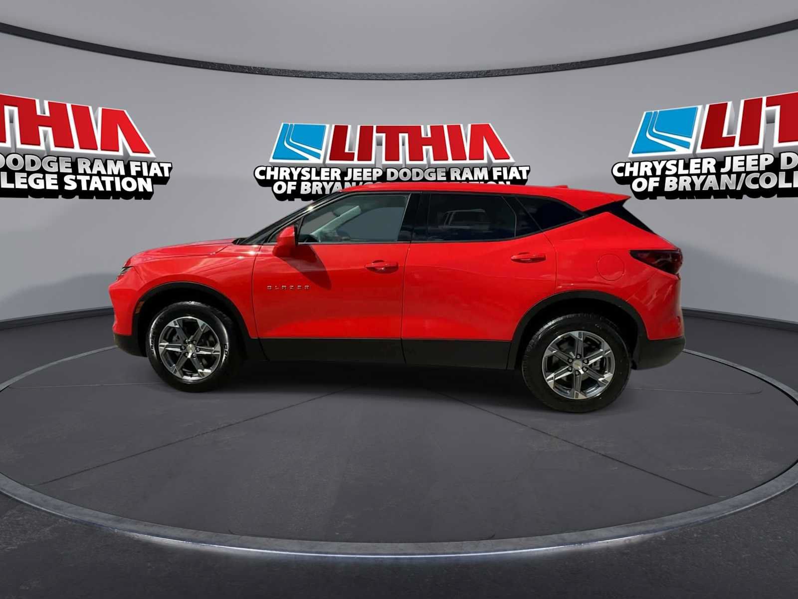 Used 2025 Chevrolet Blazer LT FWD image 5