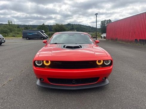 Used 2019 Dodge Challenger R/T Scat Pack w/ Shaker Package RWD image 11