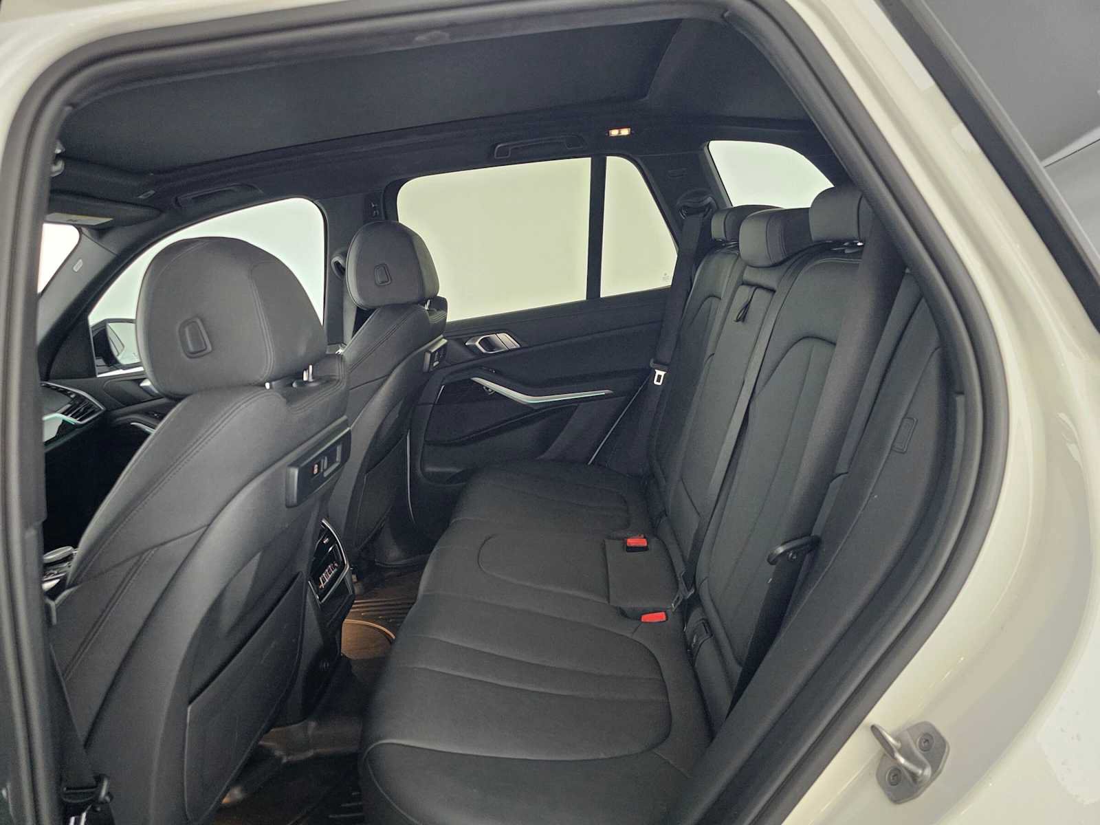 Used 2021 BMW X5 sDrive40i w/ Convenience Package RWD image 16