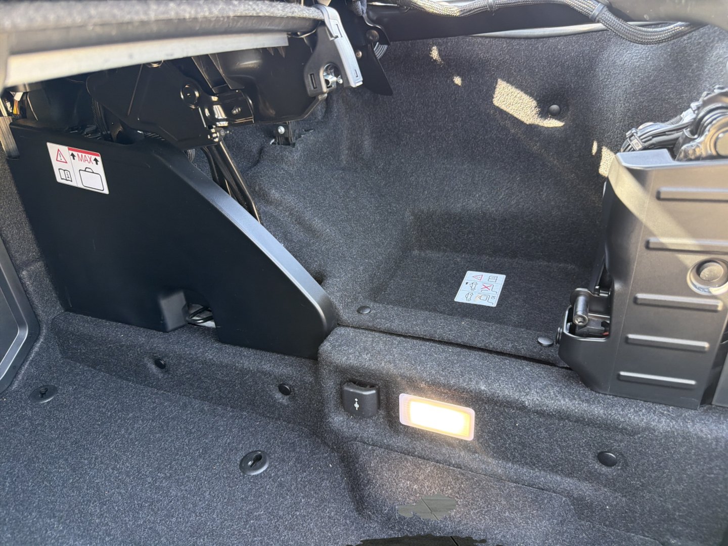 Used 2018 BMW M4 Convertible RWD image 27