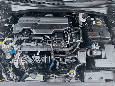 Used 2025 Hyundai Elantra SE FWD image 32
