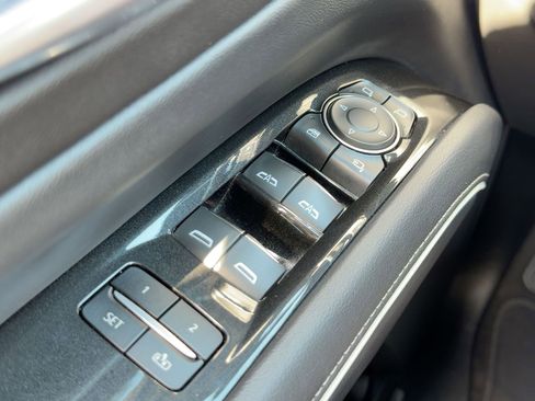 Certified 2023 Cadillac Escalade ESV Luxury image 11