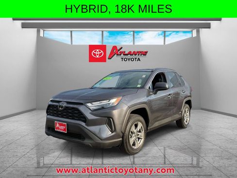 Certified 2025 Toyota RAV4 LE AWD/4WD image 4