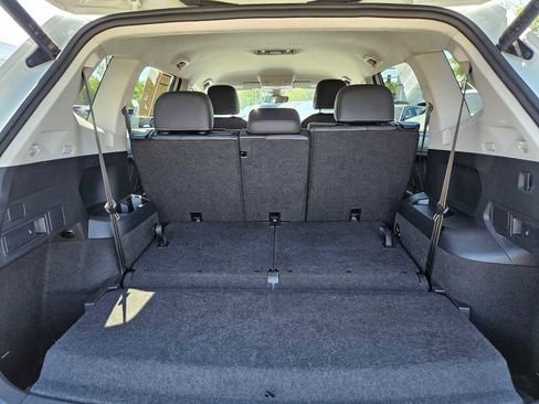 Used 2024 Volkswagen Tiguan SE image 9