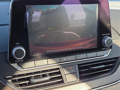 Used 2024 Nissan Altima 2.5 SV image 15