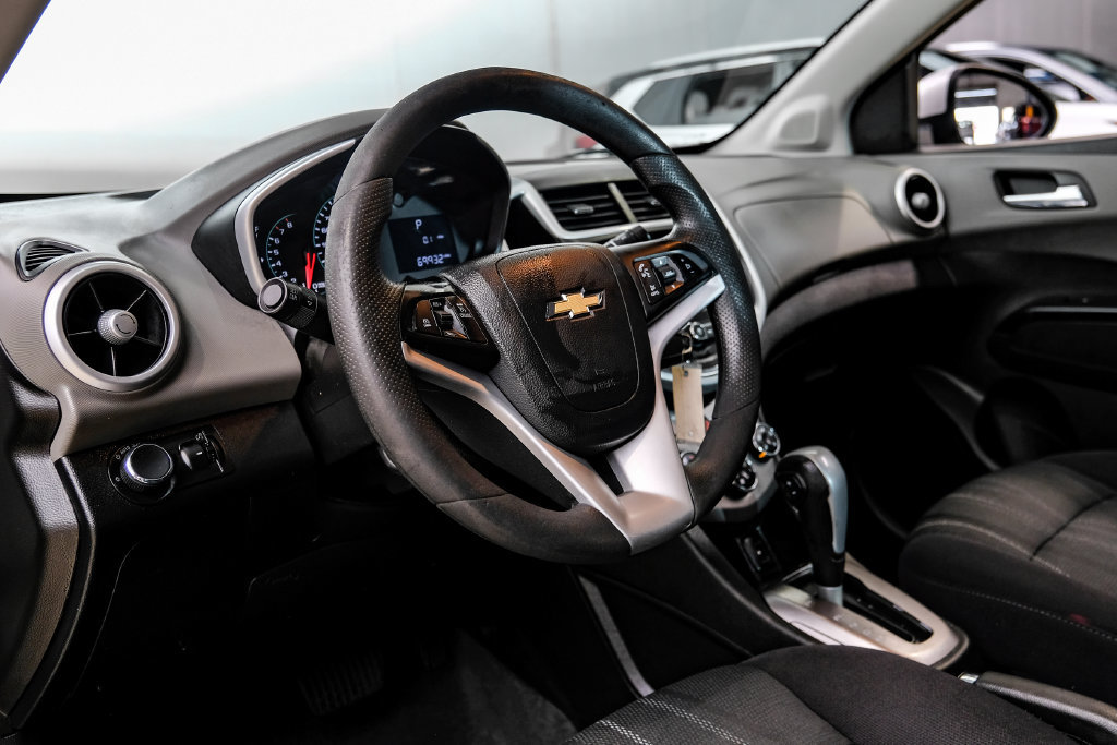 Used 2020 Chevrolet Sonic LT FWD image 3