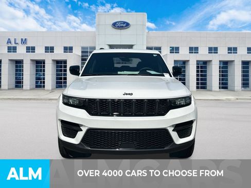 Used 2025 Jeep Grand Cherokee Altitude AWD/4WD image 2