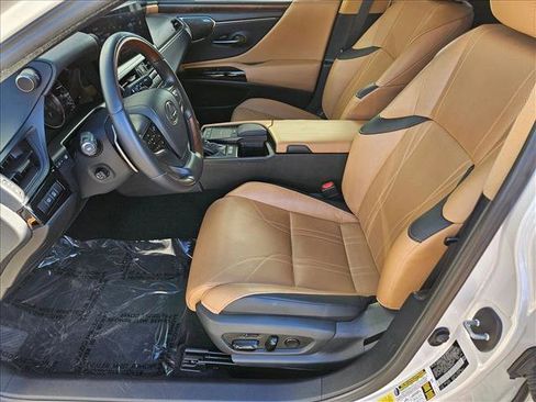 Used 2022 Lexus ES 300h w/ Luxury Package image 14