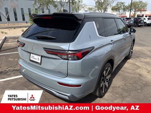 New 2026 Mitsubishi Outlander SEL image 3