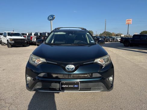 Used 2018 Toyota RAV4 LE Plus image 2