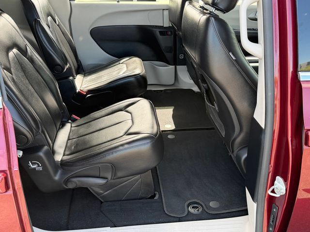Used 2022 Chrysler Pacifica Touring-L FWD image 25