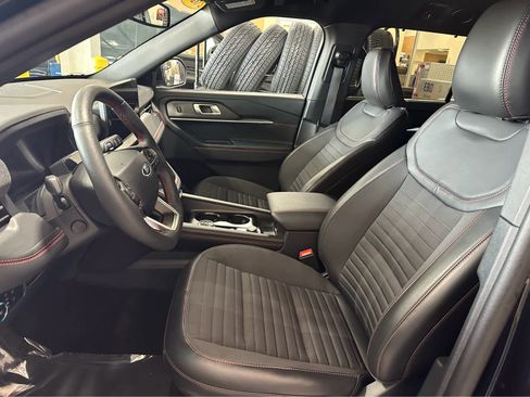 Used 2025 Ford Explorer ST-Line w/ Premium Package AWD/4WD image 25