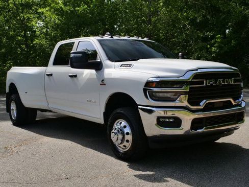 Used 2025 RAM 3500 Lone Star image 4
