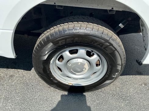 Used 2017 Ford F150 XL w/ Equipment Group 101A Mid RWD image 5