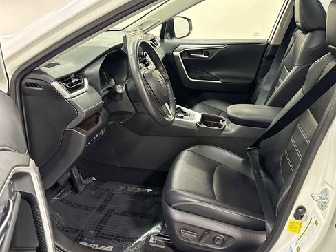 Used 2020 Toyota RAV4 Limited image 13
