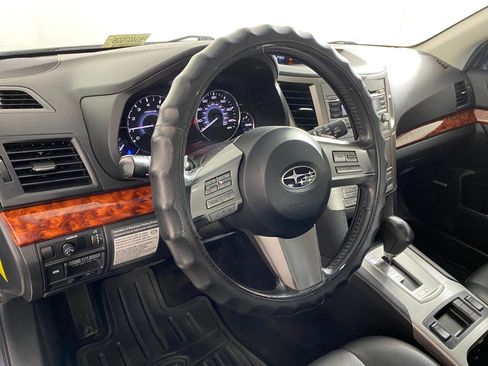 Used 2011 Subaru Outback 2.5i Limited image 4