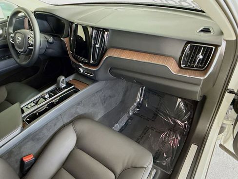 Certified 2023 Volvo XC60 B5 Plus w/ Protection Package Premier FWD image 29