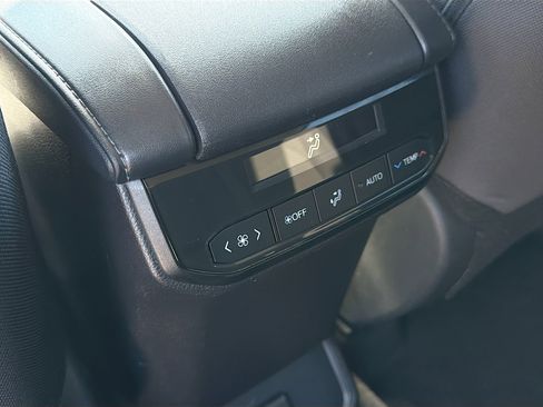 Used 2024 Toyota Highlander LE image 20