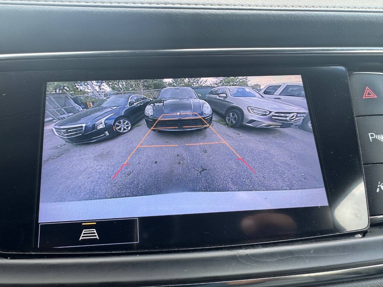 Used 2022 Buick Enclave Essence FWD image 10