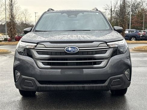 Used 2025 Subaru Forester Premium image 8