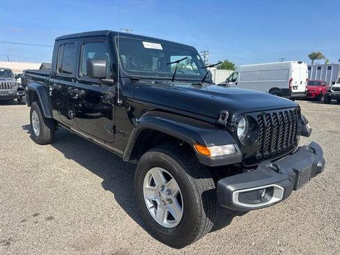 Used 2022 Jeep Gladiator Sport AWD/4WD image 3