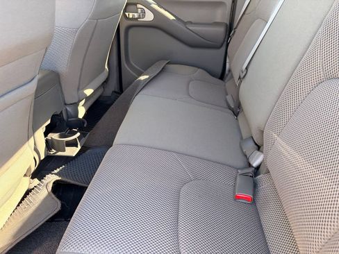 Certified 2021 Nissan Frontier SV w/ Midnight Edition Floor Mats RWD image 17