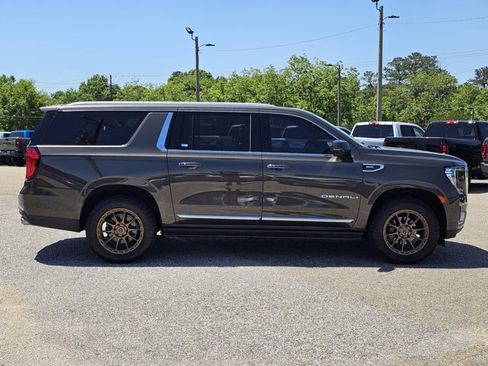 Used 2021 GMC Yukon XL Denali w/ Denali Ultimate Package AWD/4WD image 9