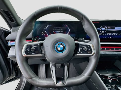 Used 2025 BMW 550e xDrive w/ Executive Package AWD/4WD image 11