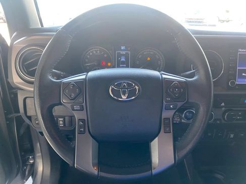 Used 2021 Toyota Tacoma TRD Off-Road w/ Technology Package AWD/4WD image 18