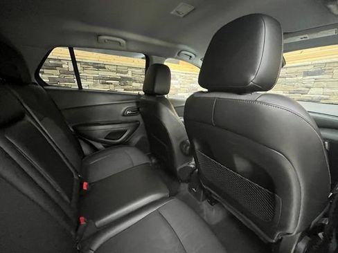Used 2020 Chevrolet Trax LT w/ LT Convenience Package AWD/4WD image 31