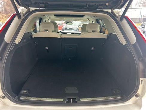 Used 2024 Volvo XC60 B5 Plus image 31
