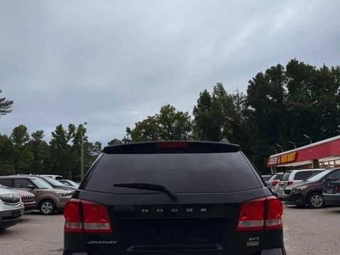 Used 2014 Dodge Journey SXT w/ Flexible Seating Group FWD image 2