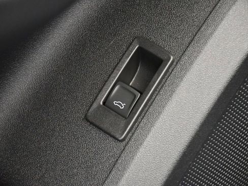 Certified 2025 Audi Q5 Premium w/ Convenience Package image 32