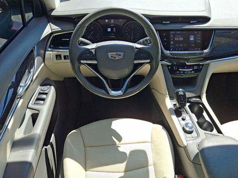 Used 2020 Cadillac XT6 Premium Luxury FWD image 11