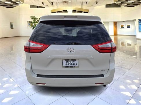 Used 2015 Toyota Sienna XLE Premium image 6