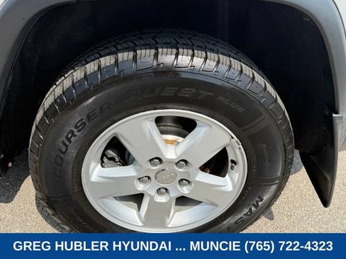 Used 2013 Jeep Grand Cherokee Laredo w/ Laredo E Group AWD/4WD image 12